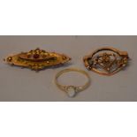 2 9ct gold Victorian/Edwardian brooches & a 9ct gold & opal ring total weight 6g