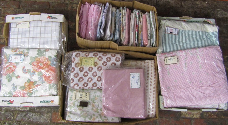 Large quantity of pillow cases, bed sheets and duvet covers