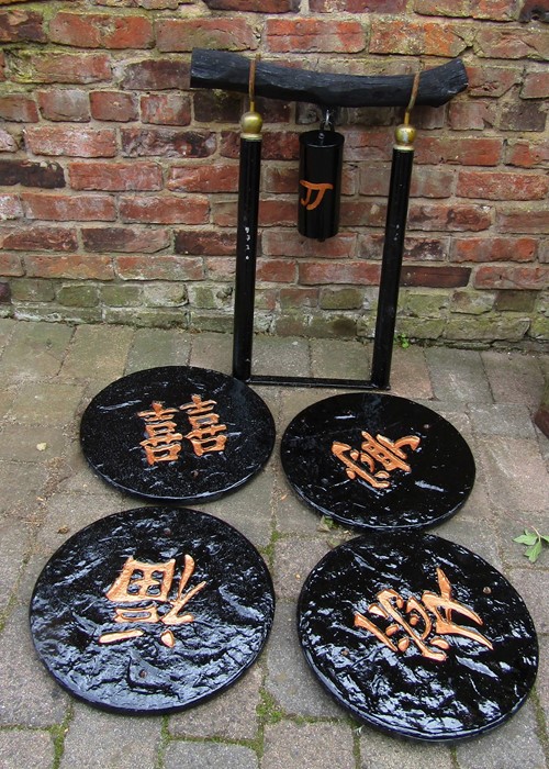 Oriental style garden bell / gong H 80 cm  & 4 oriental style stepping stones D 45 cm