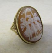 9ct gold cameo ring depicting the three graces,  London 1973 weight 7.1 g size O