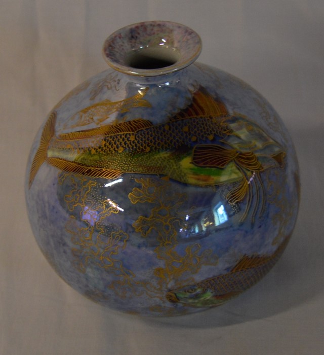 Wilton Ware vase with gilded fish decoration Ht 13cm - Image 2 of 3