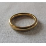 18ct gold wedding band size O weight 5.1 g