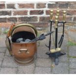 Hearth tidy, a brass coal scuttle & a log cradle