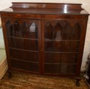 Early 20th century bow fronted mahogany display cabinet on ball & claw feet H 126cm L 122cm