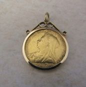 Victorian 22ct gold full sovereign 1899 mounted in 9ct gold total weight 9.9 g