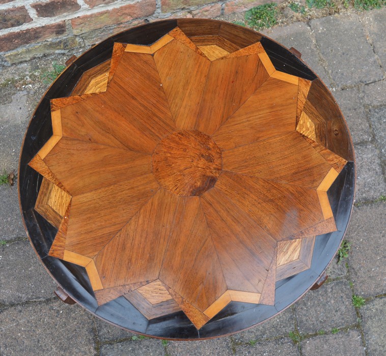 Small circular inlaid coffee table D 59 cm - Bild 2 aus 2