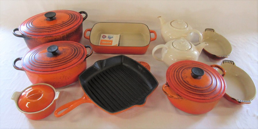 Various Le Creuset table ware inc 2 1.3L teapots, lidded casserole dishes C and F, over dish 29 2.