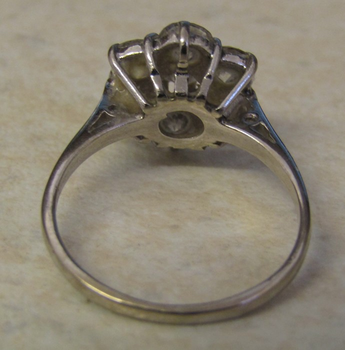 18 ct white gold diamond cluster / daisy ring 1.8 ct total, size O/P weight 3.7 g D 12 mm - Image 6 of 6