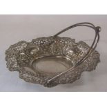 Small Victorian silver basket / bonbon dish with handle Chester 1898 L 16 cm weight 2.86 ozt