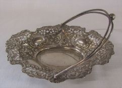 Small Victorian silver basket / bonbon dish with handle Chester 1898 L 16 cm weight 2.86 ozt