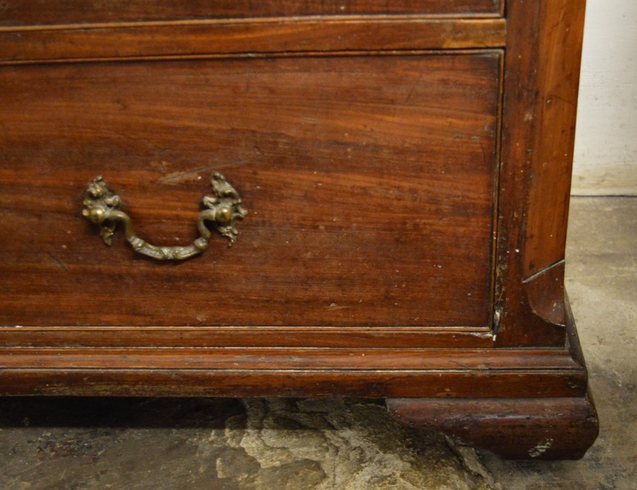 George III mahogany & oak lined chest on chest on ogee bracket (with later castors), canted & fluted - Bild 2 aus 7