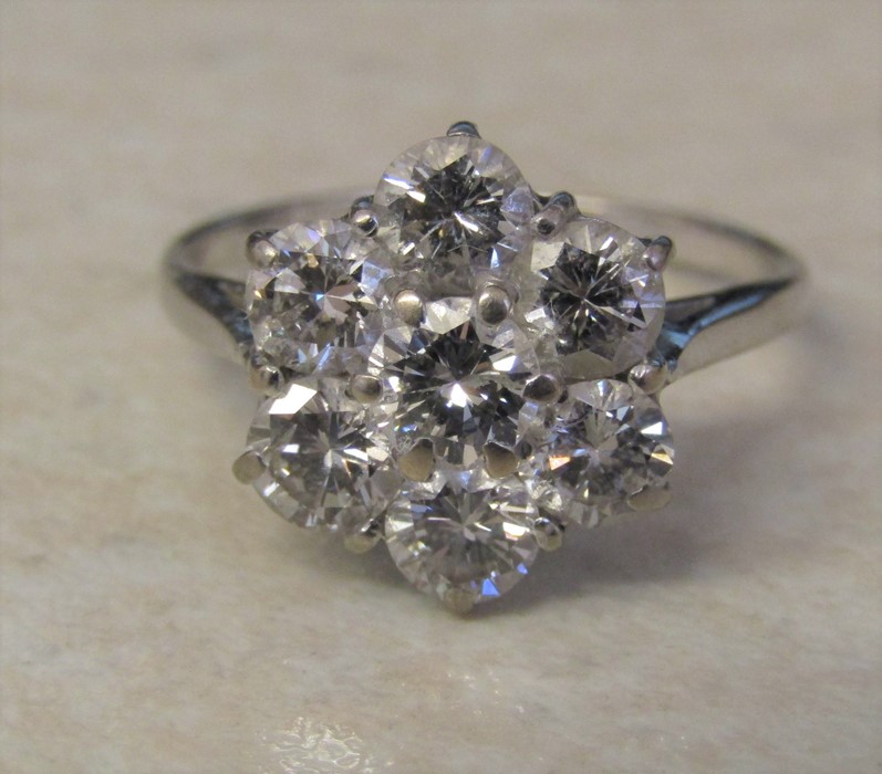 18 ct white gold diamond cluster / daisy ring 1.8 ct total, size O/P weight 3.7 g D 12 mm