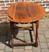 Georgian reproduction oak circular table requiring repair D 76 cm