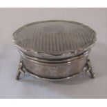 Small silver jewellery trinket pot on three feet Chester 1924 D 6.5 cm H 3.5 cm