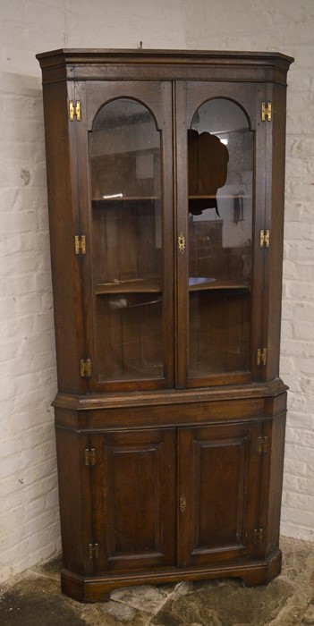 Reproduction Georgian oak corner cupboard (broken glass) H 204 cm L 93 cm