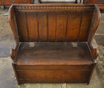 Small oak settle H 91 cm L 92 cm D 41 cm