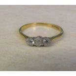 18ct gold diamond trilogy ring total 0.32 ct size M/N weight 1.5 g