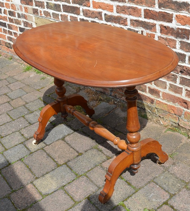Victorian oval occasional table L 108 cm D 62 cm