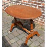 Victorian oval occasional table L 108 cm D 62 cm