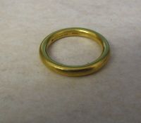 18ct gold band ring weight 6.2 g size N