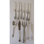 Set of 6 silver handled butter knives Birmingham 1905, sugar tongs (hallmarks indistinguishable) 0.