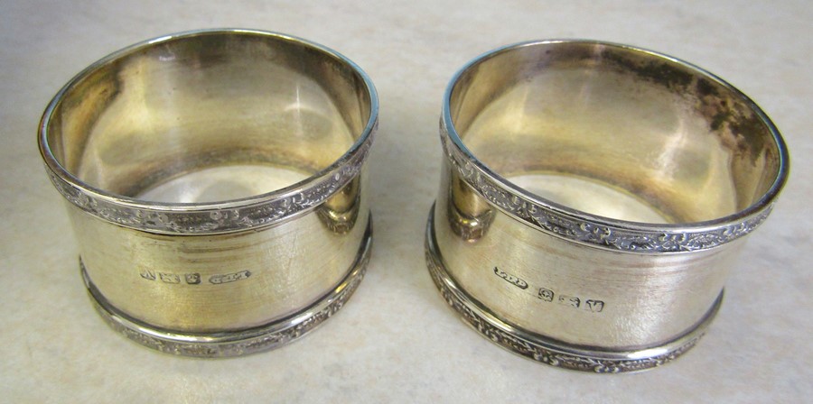 Boxed pair of silver napkin rings Birmingham 1945 weight 1.23 ozt - Image 2 of 2