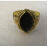 15ct gold ring (missing central stone) weight 2.3 g