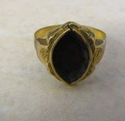 15ct gold ring (missing central stone) weight 2.3 g