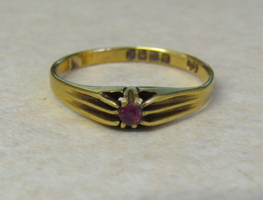 18ct gold ring London 1916 with pink stone size R/S weight 2.5 g
