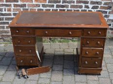 Victorian mahogany twin pedestal desk (af) L 121 cm D 58 cm