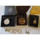 Selection of silver jewellery inc square pendant and chain Birmingham 1978 0.47 o\t, silver gilt