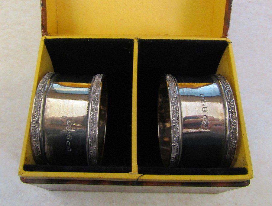 Boxed pair of silver napkin rings Birmingham 1945 weight 1.23 ozt