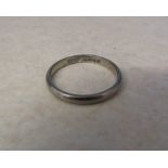 18ct white gold band ring weight 2.7 g size M/N