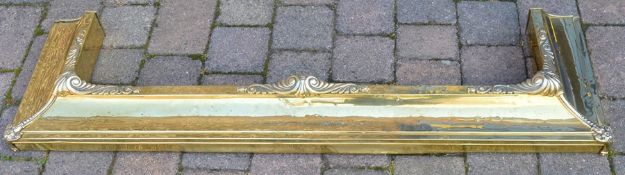 Ornate brass fender L 135cm