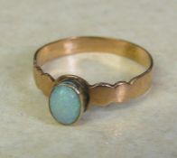 9ct gold opal ring size R total weight 2.2 g