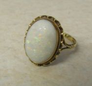 9ct gold opal dress ring size O total weight 3.3 g (opal 15 mm x 11 mm)