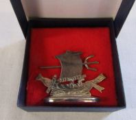 Boxed silver menu card in the form of a boat L 6 cm H 4.5 cm