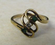 10 ct (10K) gold emerald and diamond trilogy ring size M weight 2.2 g