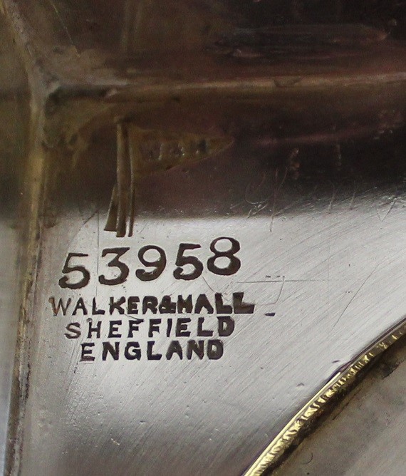 Large silver footed bowl in the style of The Warwick Vase made by Walker and Hall, Sheffield 1916, - Image 3 of 5