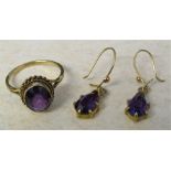 9ct gold amethyst ring size Q total weight 2.8 g with pair of 9ct gold amethyst drop earrings