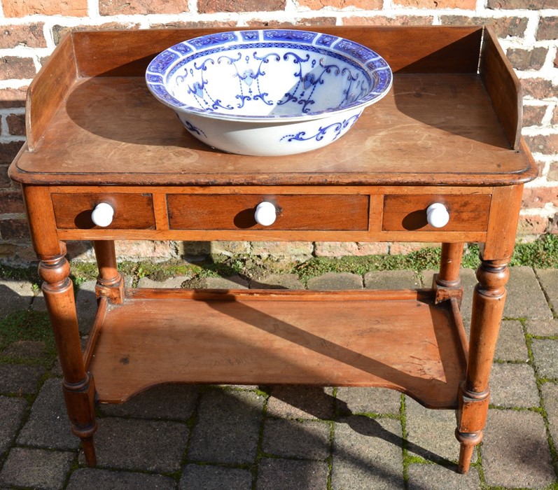 Victorian wash stand with porcelain knobs & later bowl