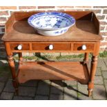 Victorian wash stand with porcelain knobs & later bowl