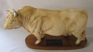 Beswick connoisseur Charolais bull on plinth L 31 cm