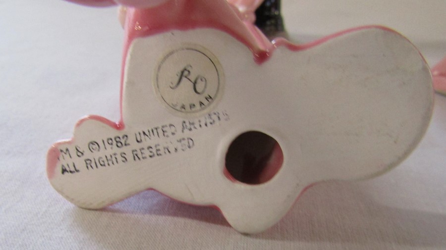 Selection of vintage United Artists ceramic Pink Panther figurines from 1982 (one with chip) - Image 3 of 3