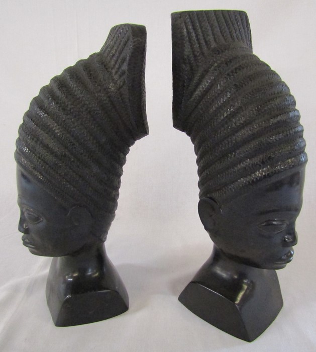 Pair of tribal busts H 32 cm - Image 2 of 2