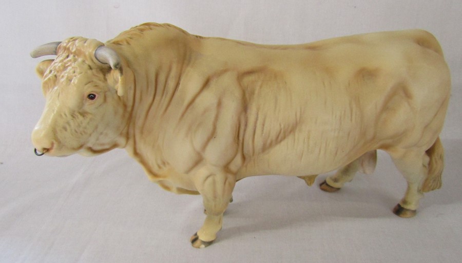 Beswick connoisseur Charolais bull on plinth L 31 cm - Image 3 of 3