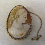 Large 9ct gold cameo brooch total weight 15 g H 5 cm