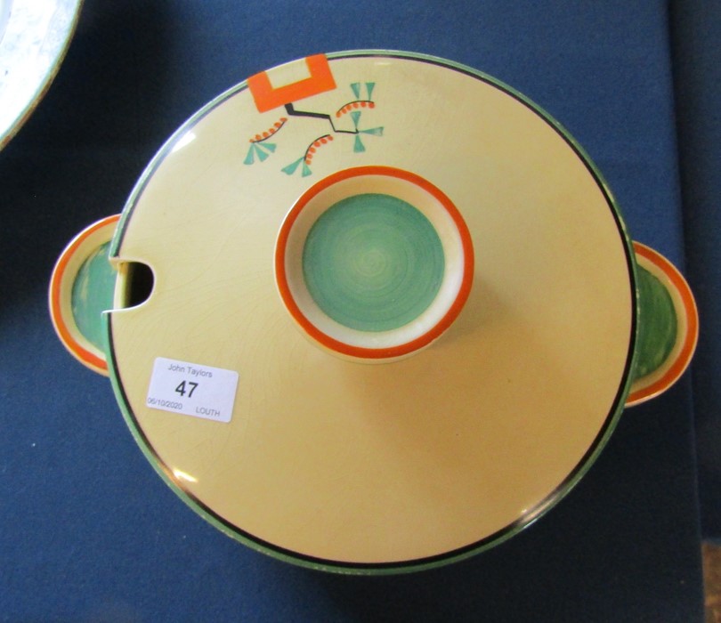 Clarice Cliff Bizarre Ravel pattern large lidded tureen, ladle and meat plate (ladle af) - meat - Image 2 of 12