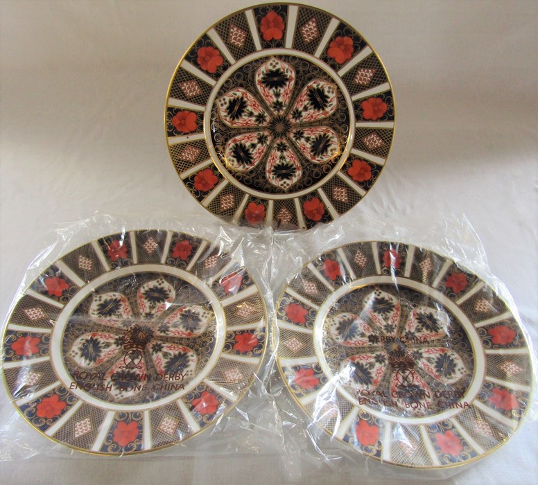 3 Royal Crown Derby imari plates no 1128 (2 still sealed) D 17 cm (first quality)