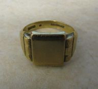 9ct gold signet ring size N weight 8.1 g
